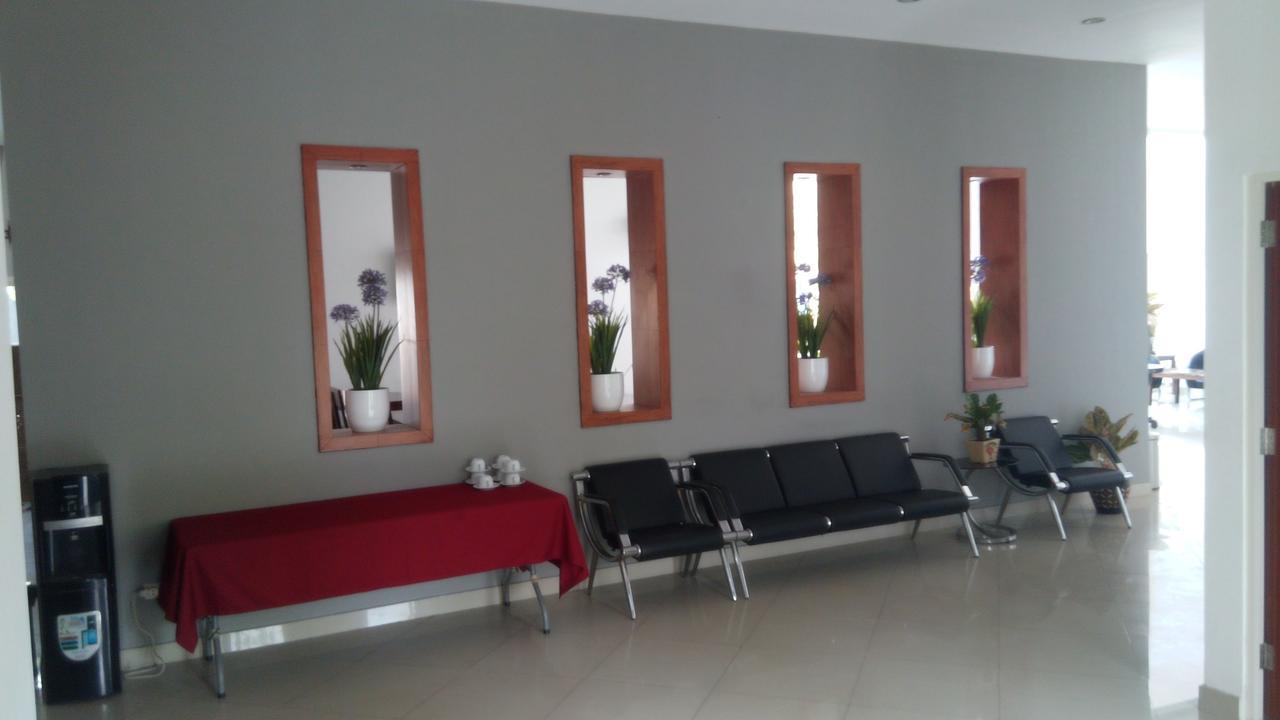 Hotel Transit Pasuruan Exterior photo