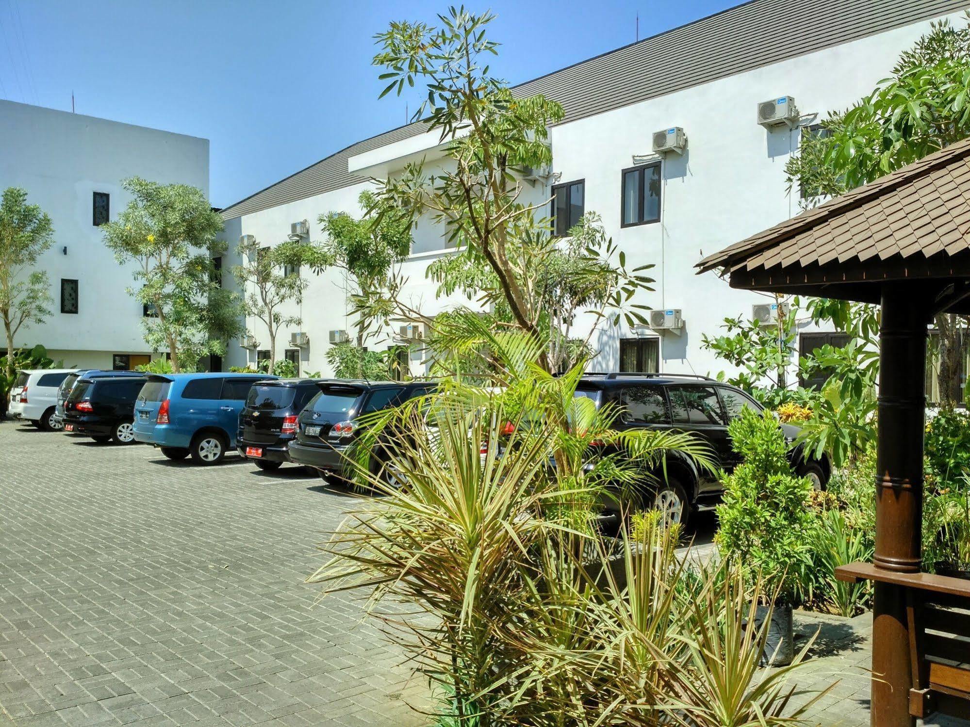 Hotel Transit Pasuruan Exterior photo