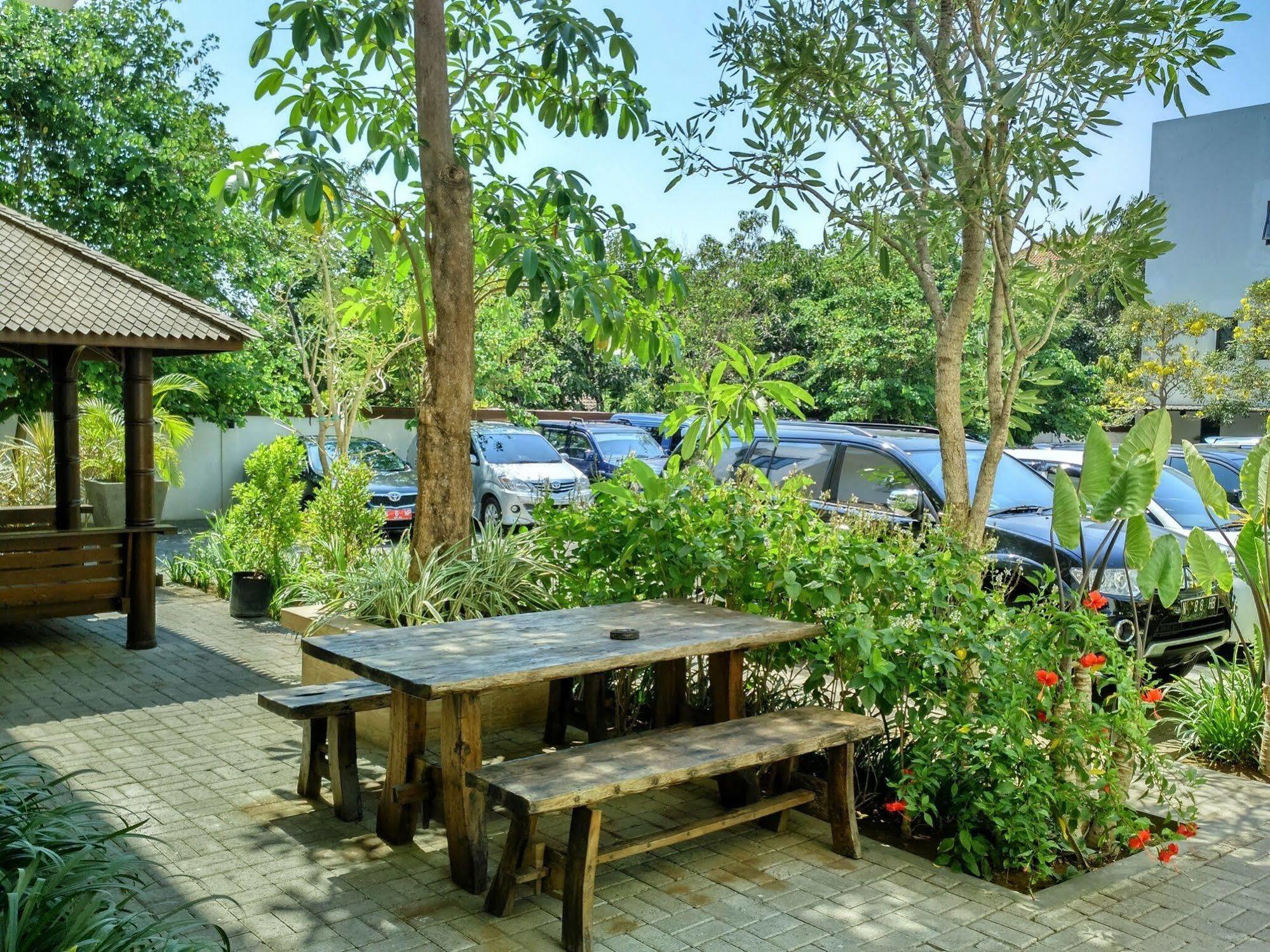 Hotel Transit Pasuruan Exterior photo