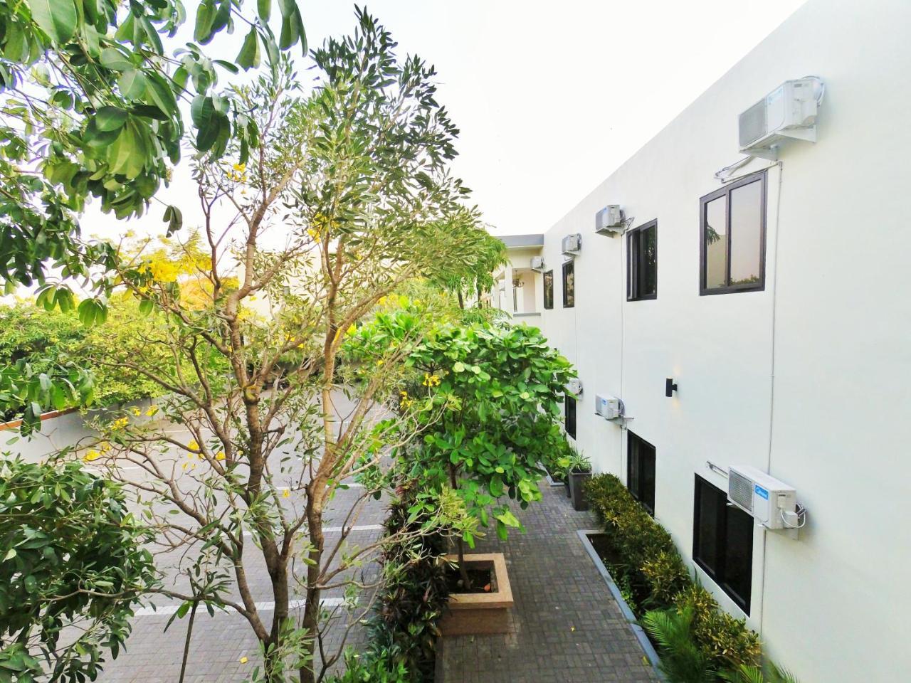 Hotel Transit Pasuruan Exterior photo